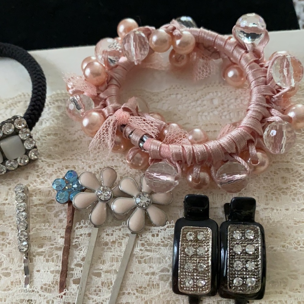 Beautiful Hair Accessories - Picture 3 of 7